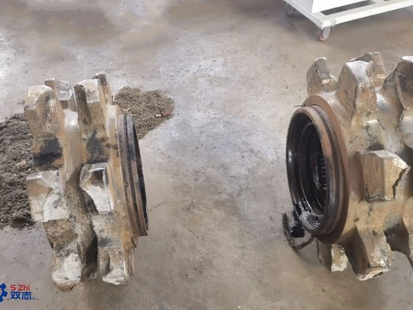 赴山西懷仁測繪刮板、橫梁、鏈輪體