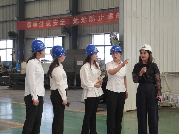 深入廠區(qū)學(xué)習(xí)，提高自身專業(yè)知識(shí)。_河南雙志