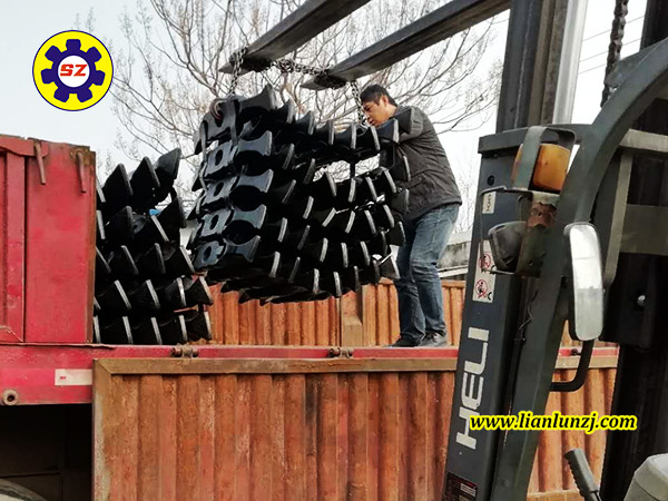 雙志機械：134S刮板與刮板機齒規(guī)裝車走貨！