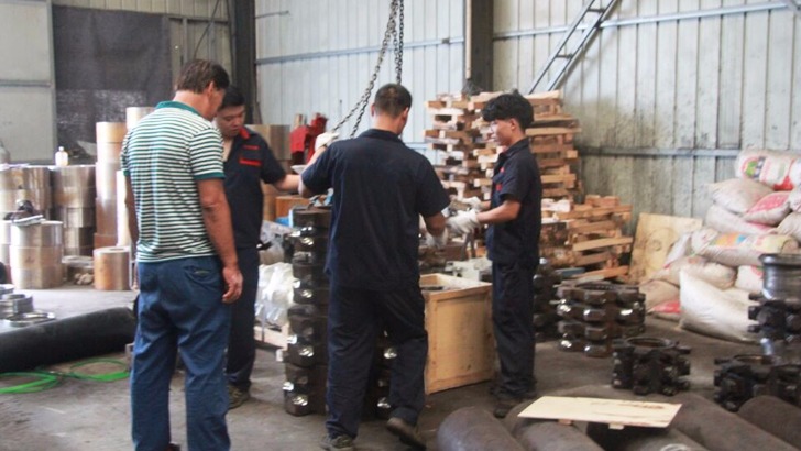 雙志機(jī)械與徐總簽訂合同，愉快成交