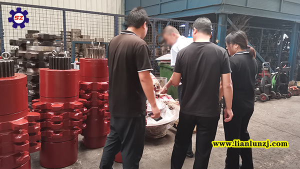 貴陽彭總開展刮板機配件業(yè)務，來我廠考察參觀！