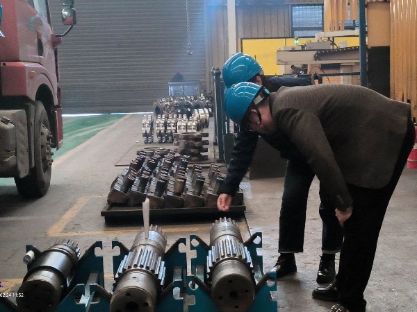 內(nèi)蒙古沙總蒞臨河南雙志，共鑒鏈輪軸組制造實(shí)力