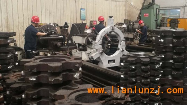 轉(zhuǎn)載機(jī)配件加工完成，客戶到廠提貨